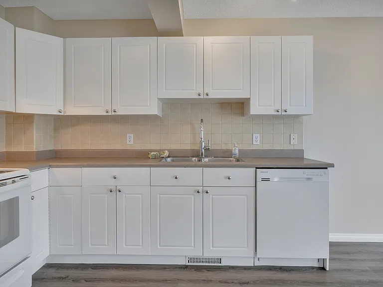 37 Vaughn Ave #37 — Photo 10