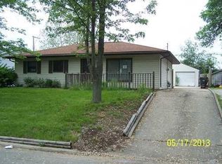 24 Ridgeway Dr, Decatur, IL 62521