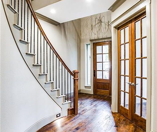 4th image of 3944 Beechwood Ln