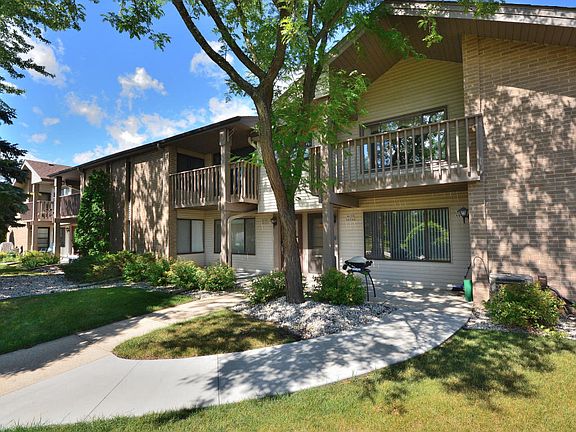 2nd image of W176N9729 Rivercrest Dr