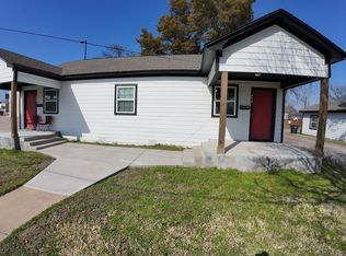 404 W Chambers St, Cleburne, TX 76033