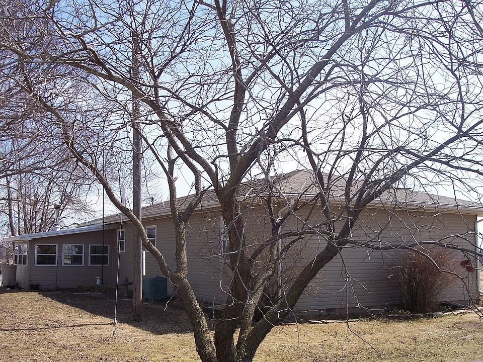 2nd image of 106 NW 20th Rd