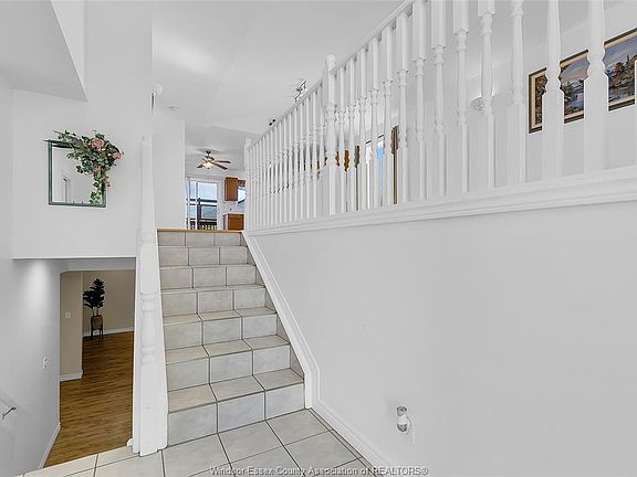 5th image of 2292 Askin Ave