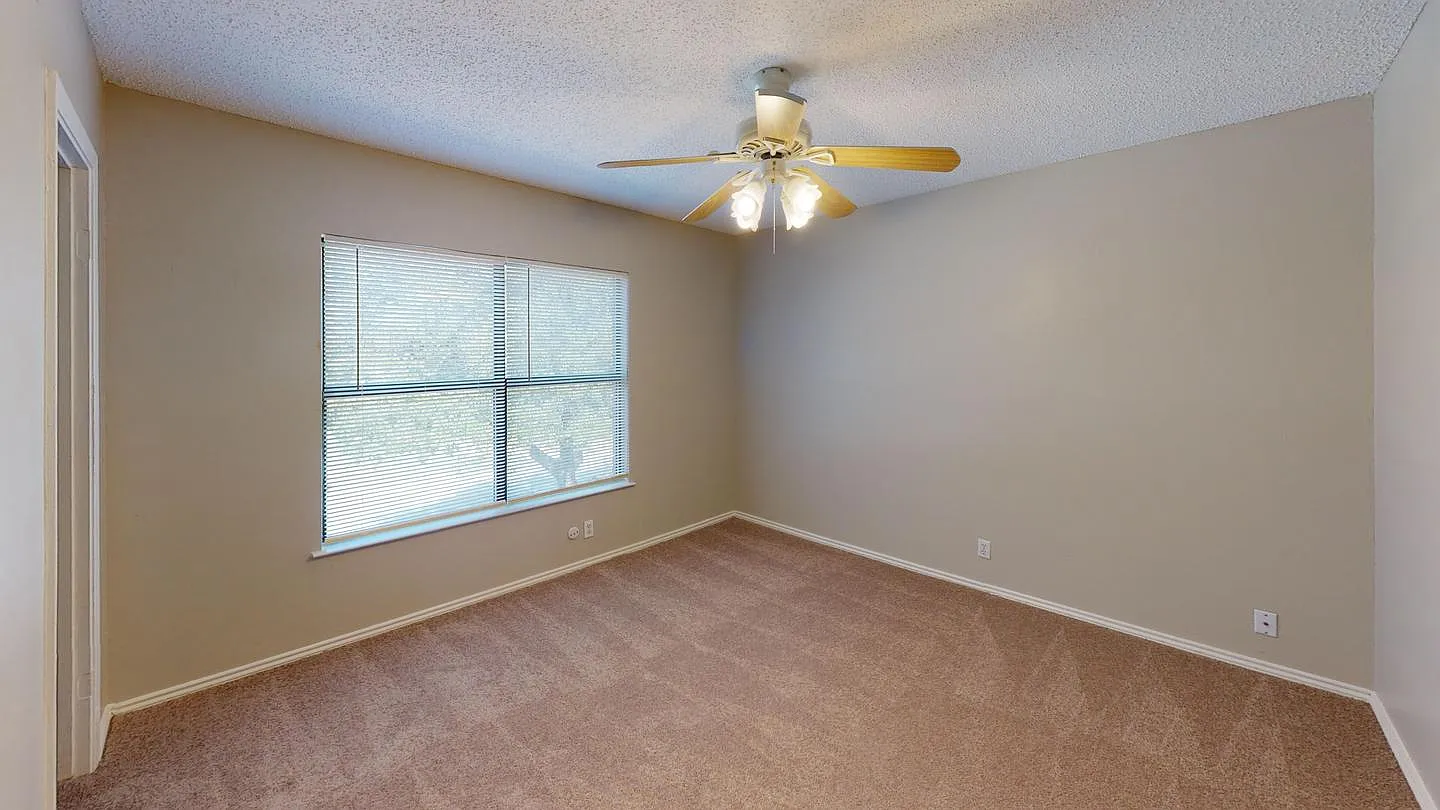 Stunning San Antonio Home in a Prime Location! — Photo 4