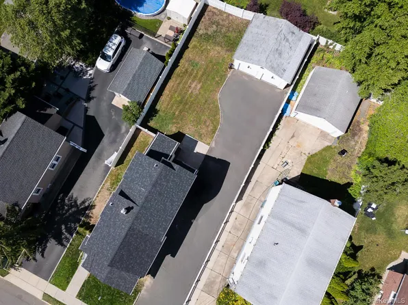 47 Wood St, Lynbrook, NY