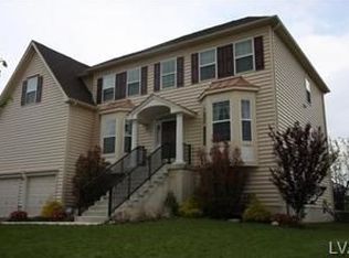 678 Yorkshire Dr, Breinigsville, PA 18031