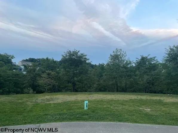 106 Legacy Dr, Morgantown, WV 26508