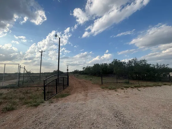 10770 S Interstate Hwy #35, Artesia Wells, TX 78001