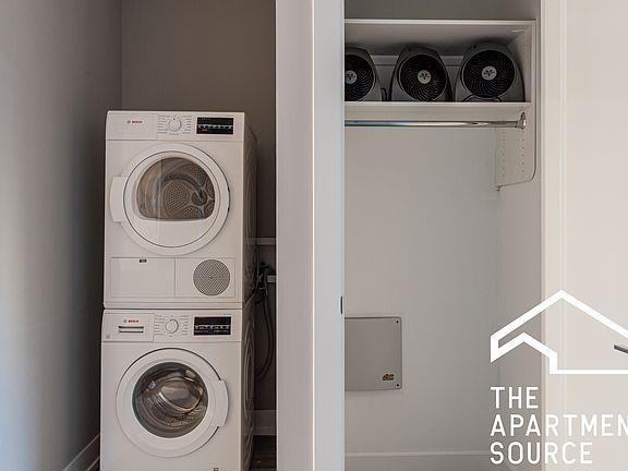 5th image of 3914 N Janssen Ave #2