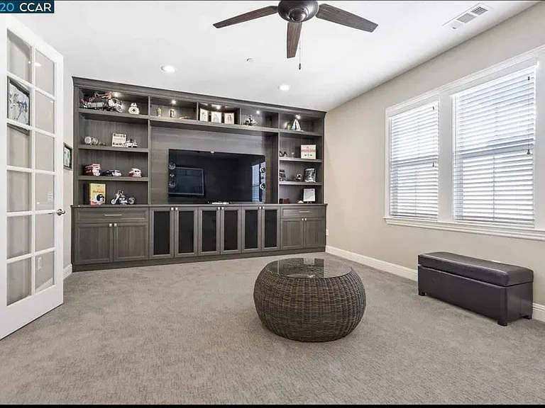2049 Elderberry Dr — Photo 20