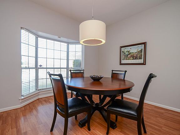 5th image of 600 Wilcrest Dr APT 10