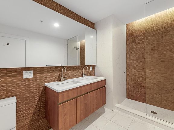 5th image of 109 Christopher Columbus Dr APT 201