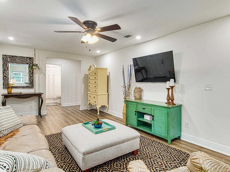 814 W Gonzalez St — Photo 26