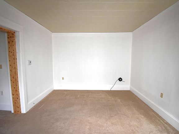 3rd image of 509-511 Burke St #509