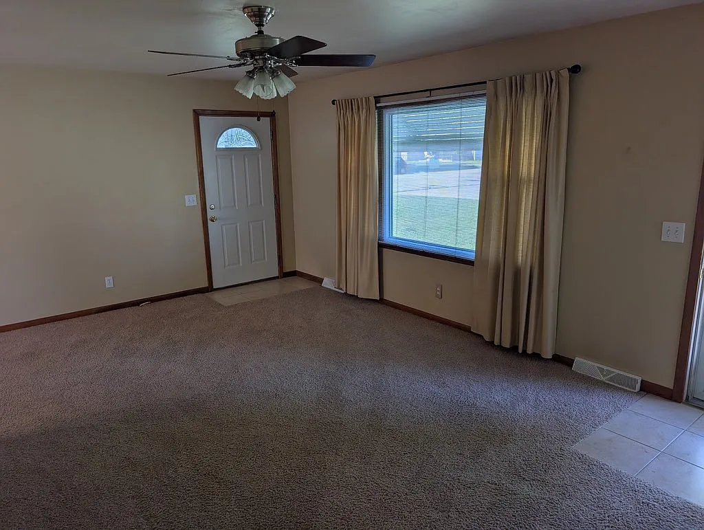 2 bed, 1.5 bath, 1032 sqft, $1,200 — Photo 3