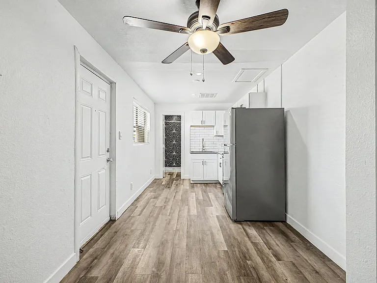 2706 W Missouri Ave #1 — Photo 3
