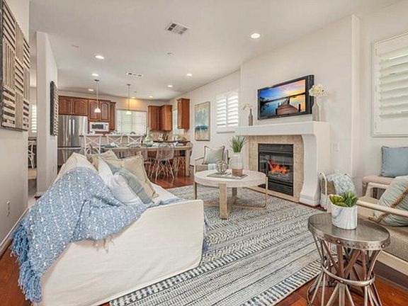 Open layout: living/dining/kitchen