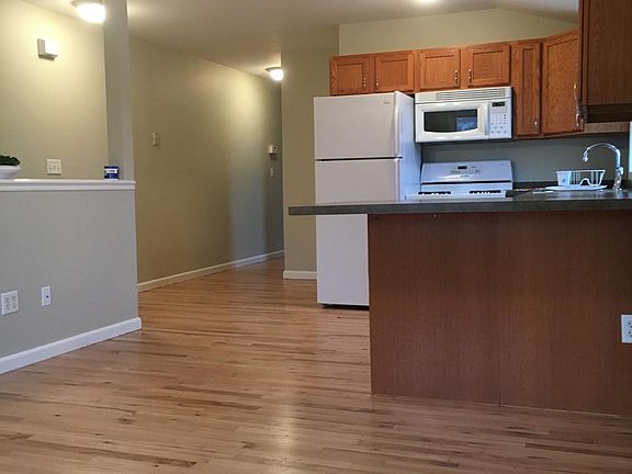 2nd image of 160 Llewellyn Pl APT B