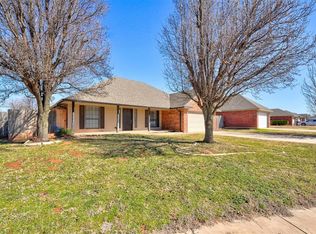 439 W Strasburg Way, Mustang, OK 73064