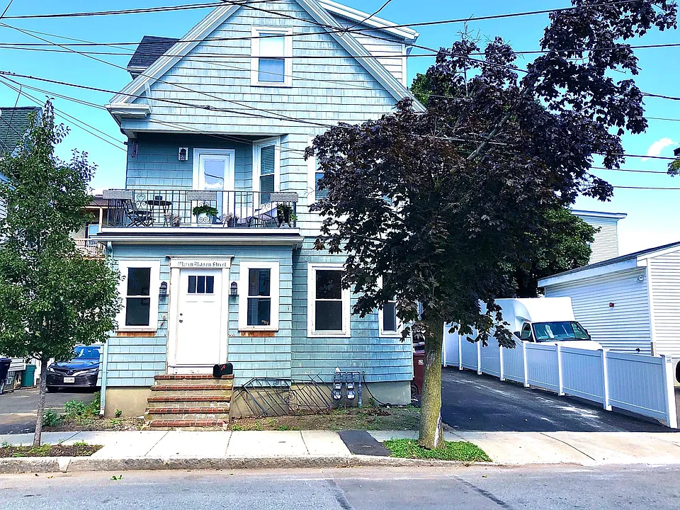 11 Mason St