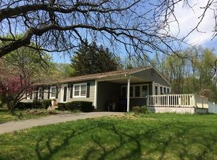 31 Longmeadow Dr, Amherst, MA 01002