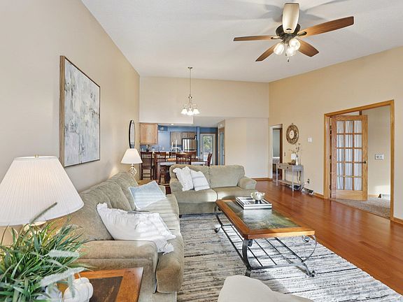 3rd image of 530 E Hiawatha Dr #617