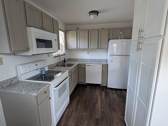 5th image of 222 McCarty St
