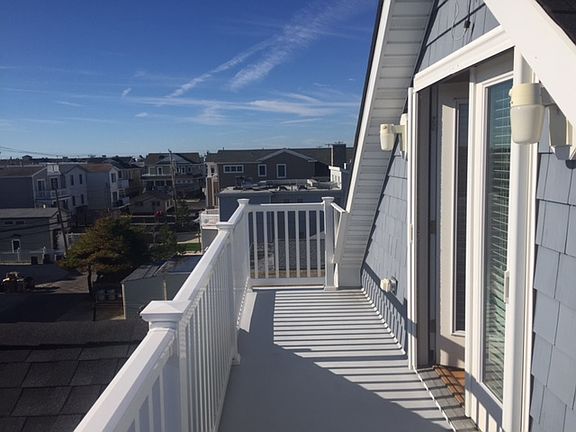 3rd image of 2325 West Ave