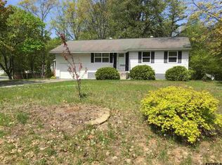 46 Trottingham Rd, Saratoga Springs, NY 12866