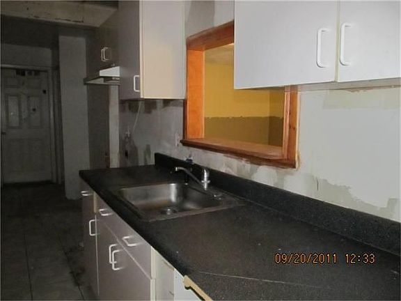 3rd image of 1110 Glenmore Dr
