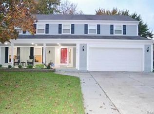 5741 Faircastle Dr, Troy, MI 48098