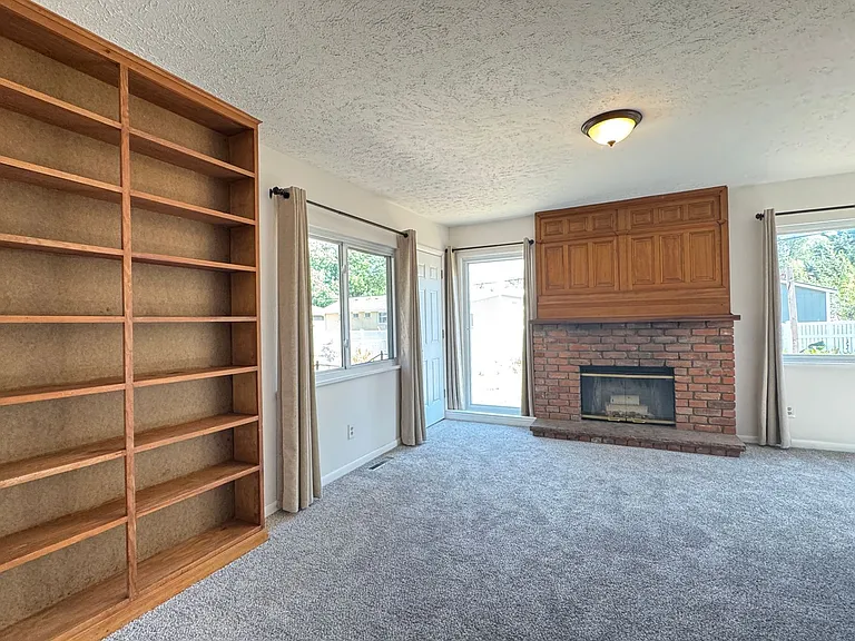 609 Duke Ln — Photo 14