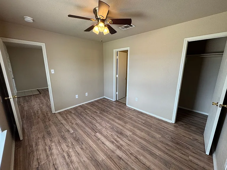 5702 Greengate Dr — Photo 62
