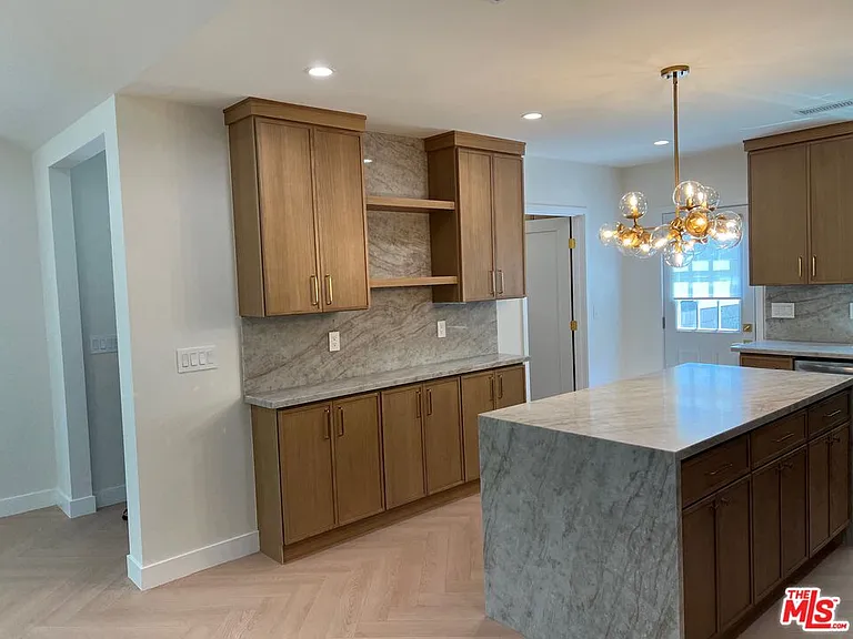 13338 Magnolia Blvd — Photo 17