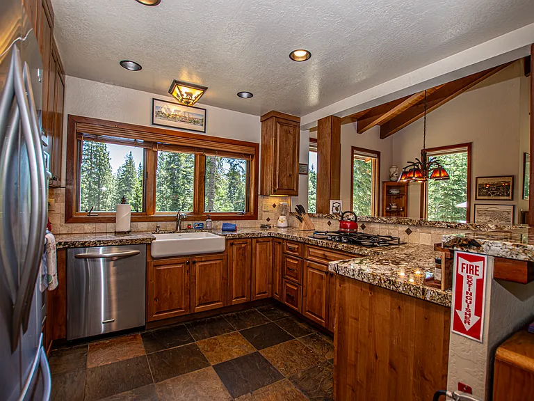 725 Balsam Ln — Photo 8