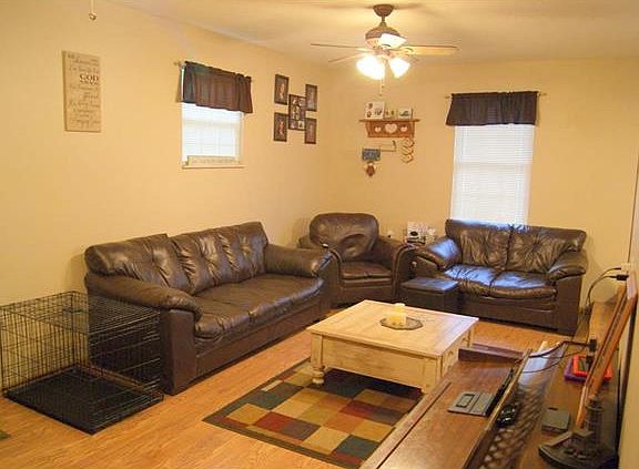 4th image of 209 Lansdowne St