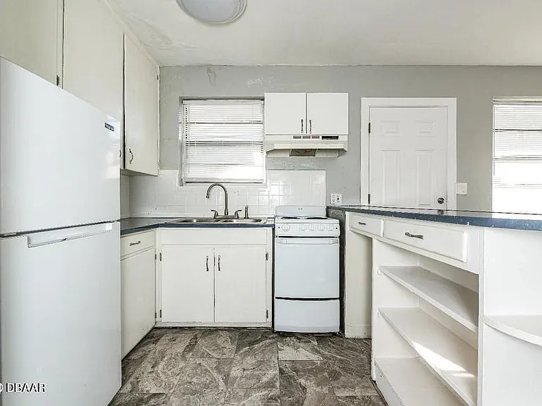 828 N Grandview Ave #4 — Photo 16