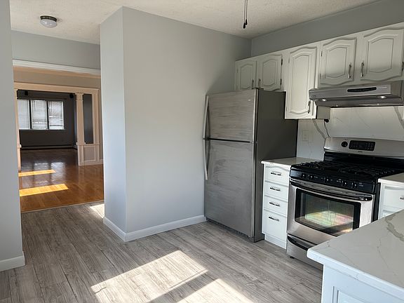 3rd image of 376 Riverside Ave Floor 1