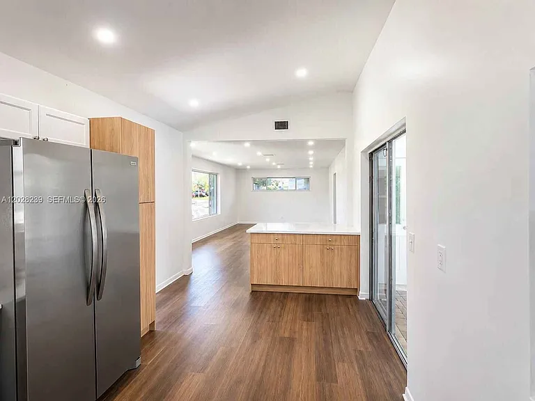 6560 Hayes St — Photo 8
