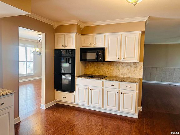 5th image of 205 Evergreen Dr
