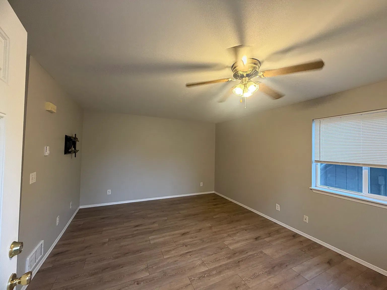 1 bed, 700 sqft, $1,350 — Photo 2