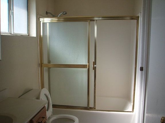 3rd image of 405 1/2 Hargrave St