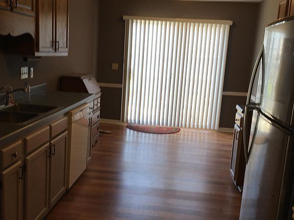 4th image of 814 Guilford College Rd APT 105