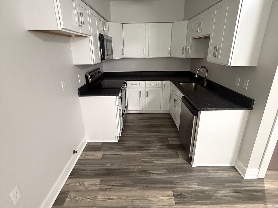2nd image of 139 Troup St #1