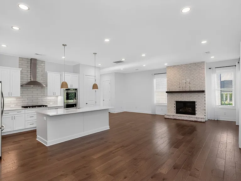 1241 Westshore Dr — Photo 9