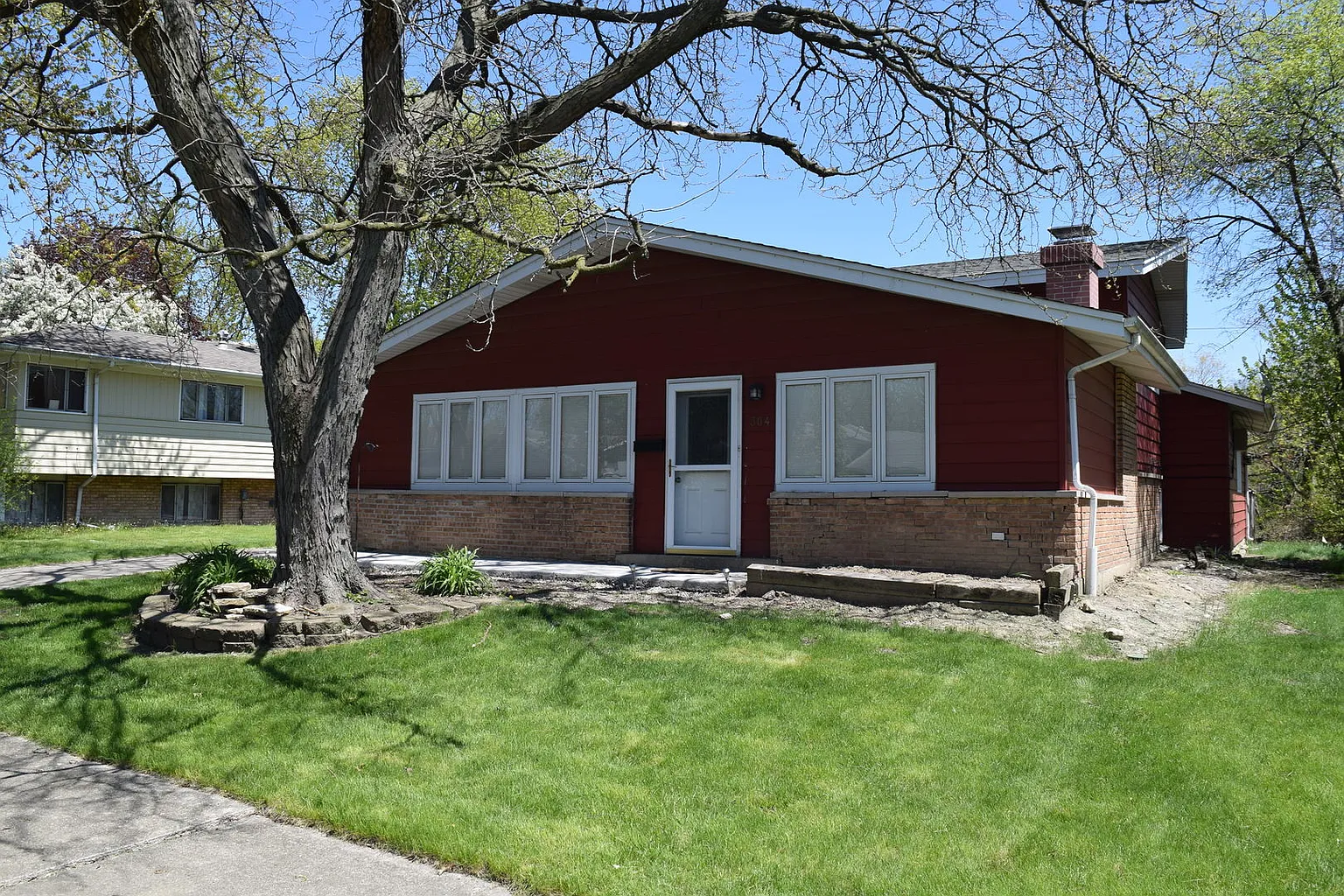 304 Winnebago St photo 1