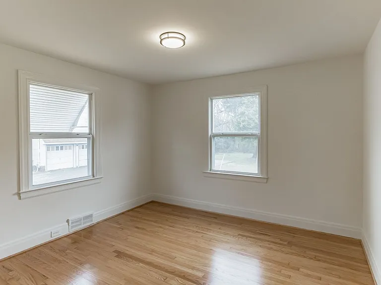 611 E Polo Rd — Photo 7