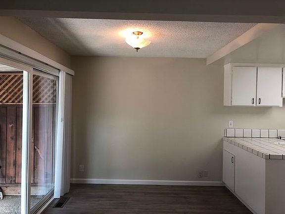 5th image of 5911 Hillview Ave