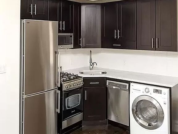 5th image of 133 E 4th St APT 2