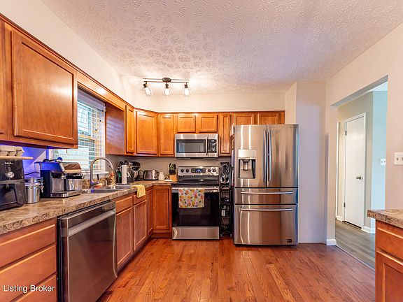 4th image of 9014 Lyneve Dr